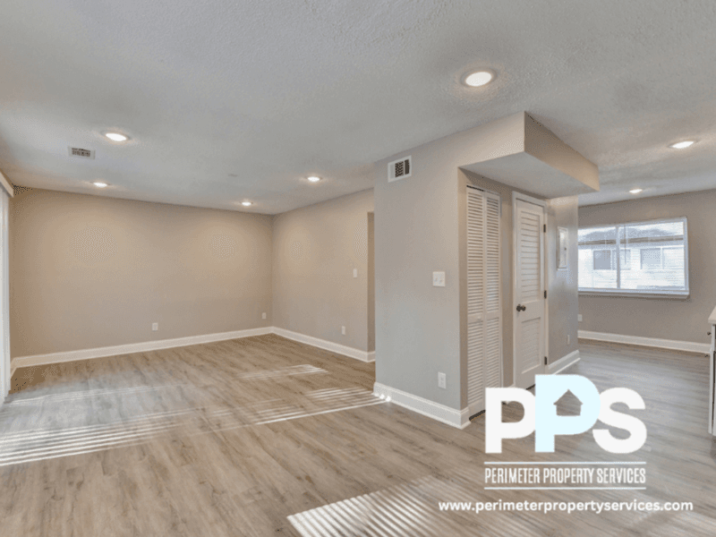Atlanta House: 390 West Lake Avenue