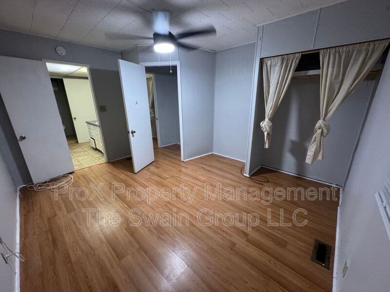 Lakeland House: 534 Oak Ridge E