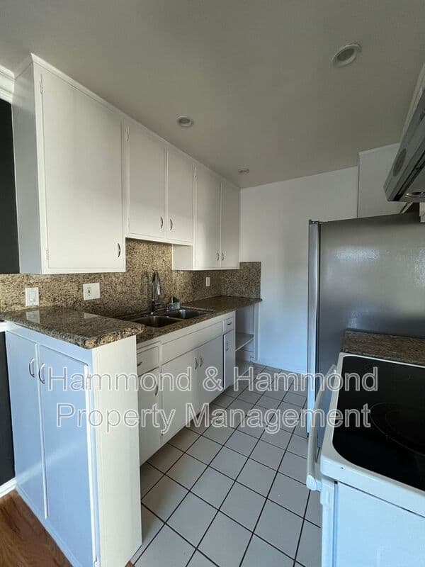 Van Nuys Condo: 5726 Woodman Ave.