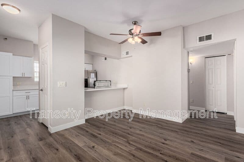Scottsdale House: 8020 E Thomas Rd