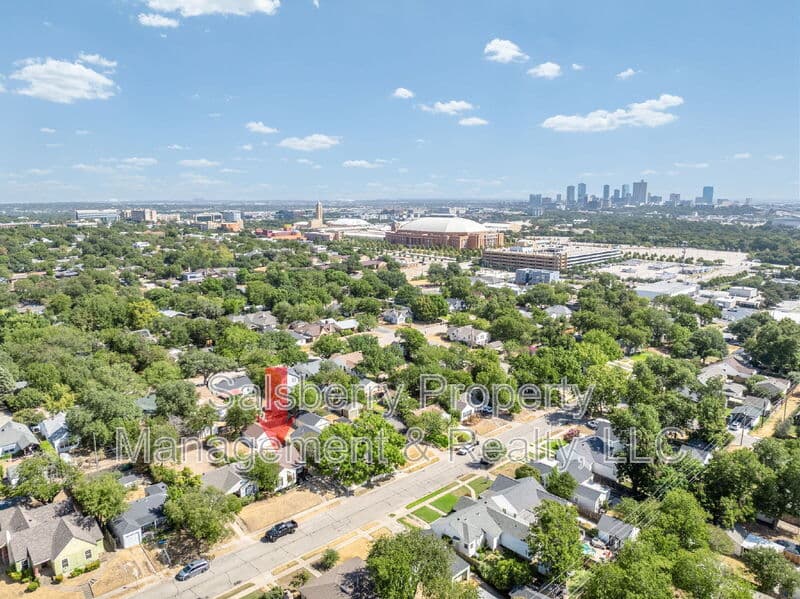 Fort Worth House: 3824 Collinwood Avenue