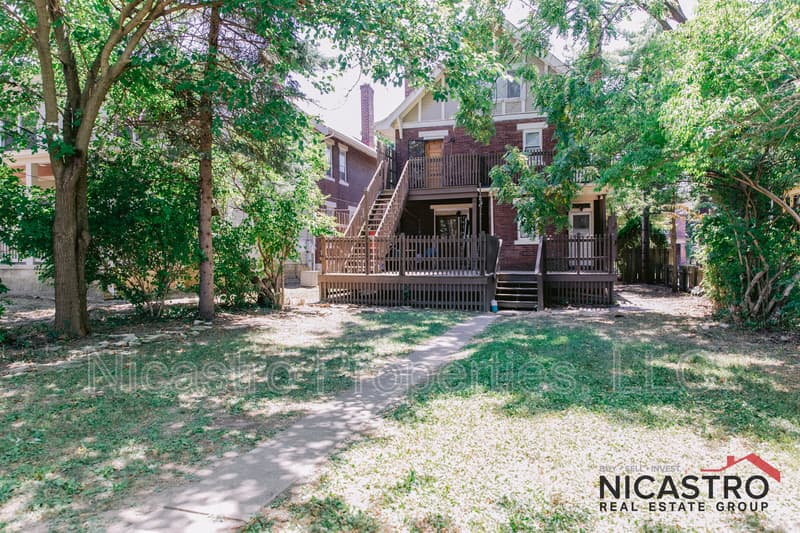 Columbus House: 182 E Lane Avenue