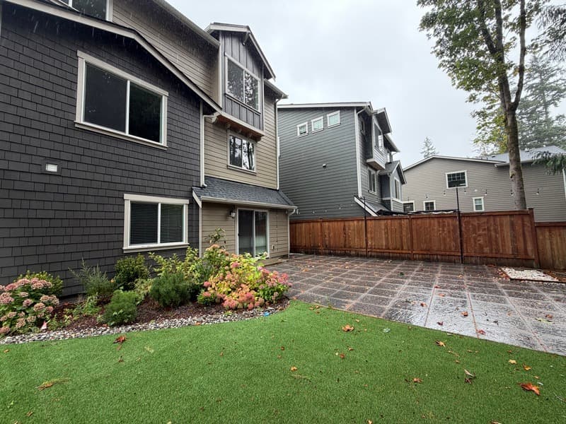 Sammamish House: 24743 Se 17th Pl