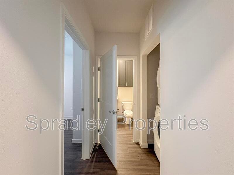 Belton Condo: 710 Shine St, Apt 1302