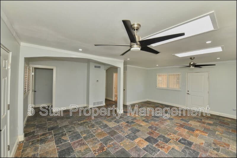 El Paso House: 3030 Aurora Avenue
