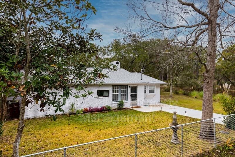 Milton House: 5724 Trout Bayou Cir