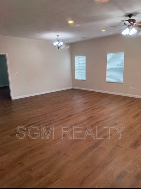 Belleville House: 3390 Wildview Way