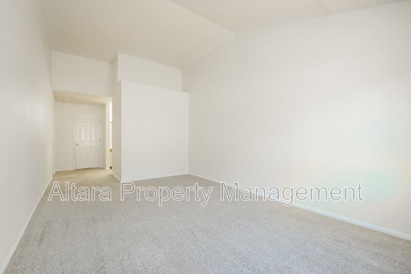 Aurora Townhome: 10041 E Mexico Ave