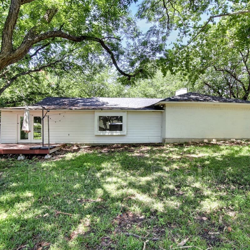 Rowlett House: 5708 Flamingo Court