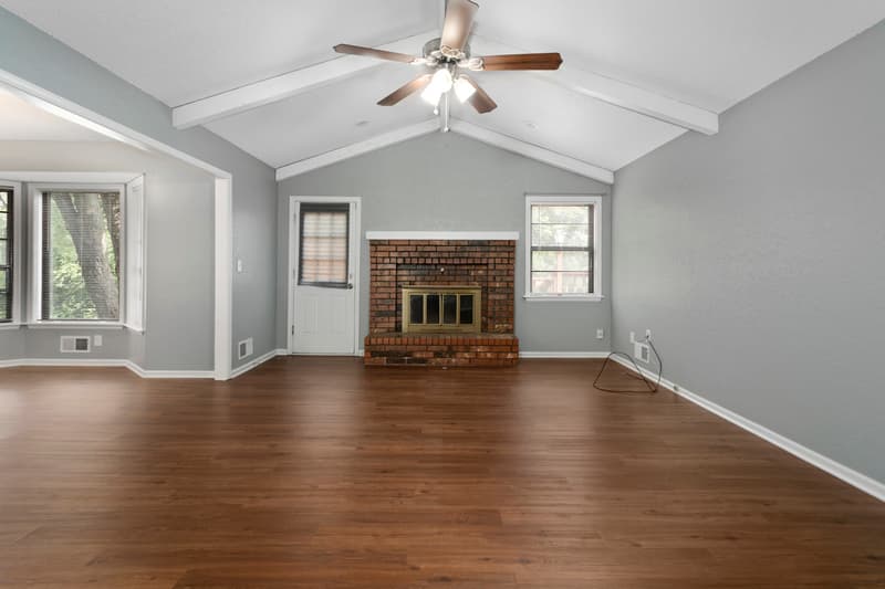 Lee's Summit House: 3513 NE Stanton St