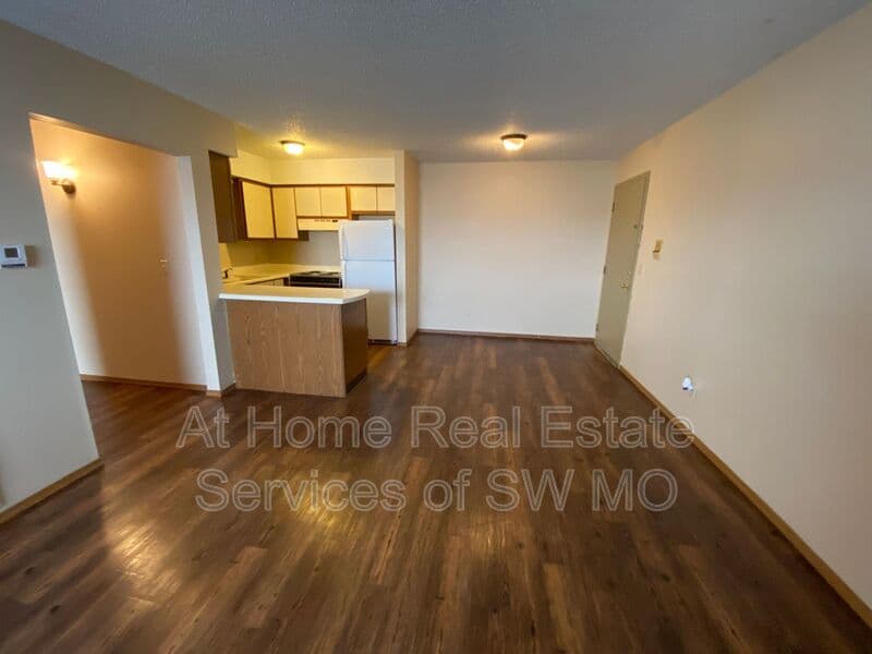 Springfield Condo: 2850 S Rogers