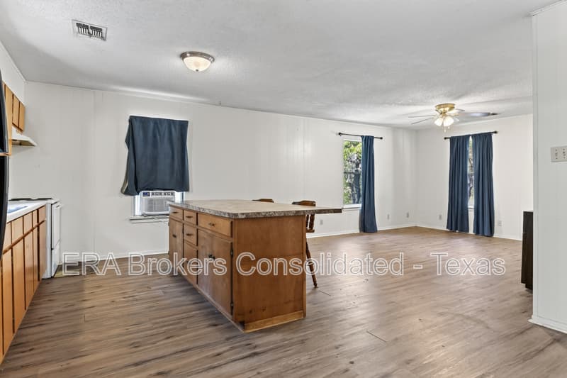 Hondo House: 930 County Rd 342
