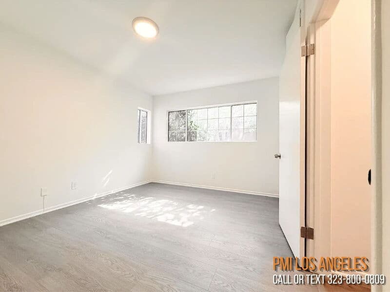 North Hollywood Condo: 10565 Camarillo St