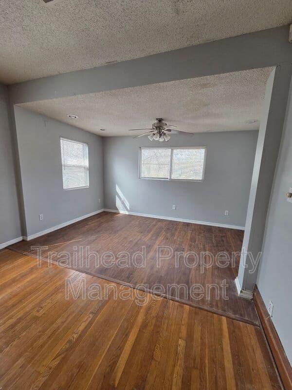 Kansas City House: 219 N Monroe