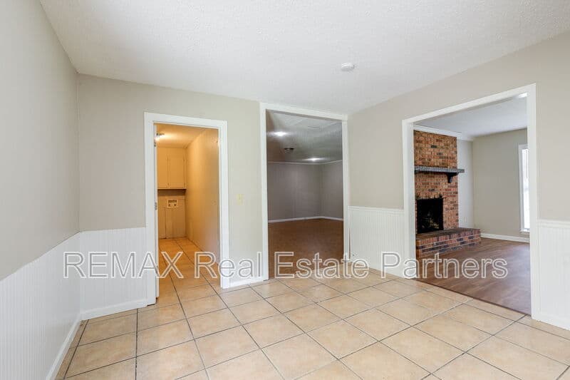 Hattiesburg House: 605 Hacienda Ave