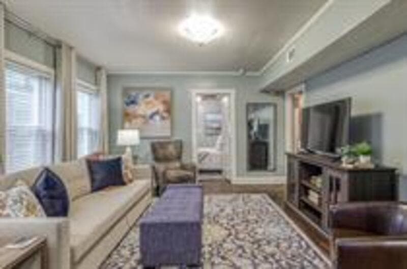 Kansas City Condo: 3402 Gillham Rd - 2S