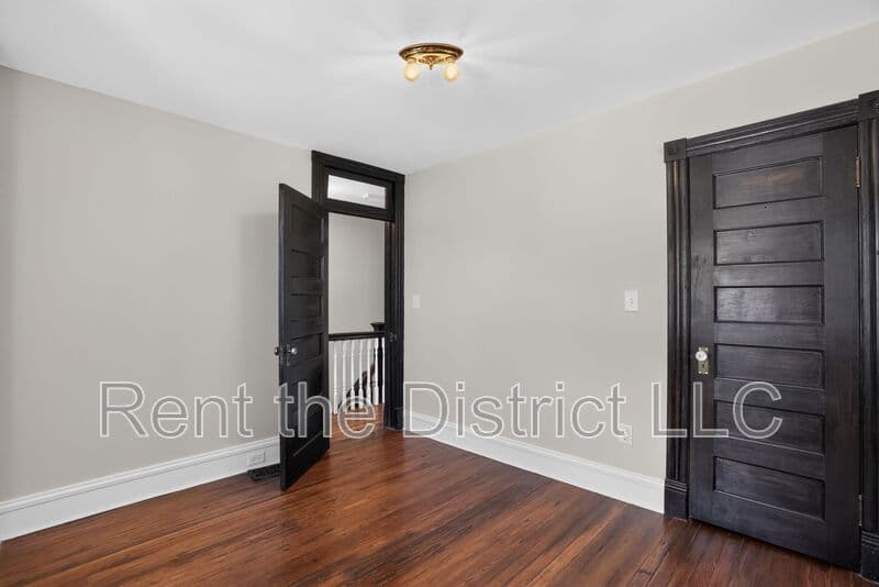 Washington Townhome: 37 Rhode Island Avenue NW