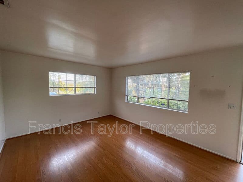 Escondido House: 1467 Old Cedar Road