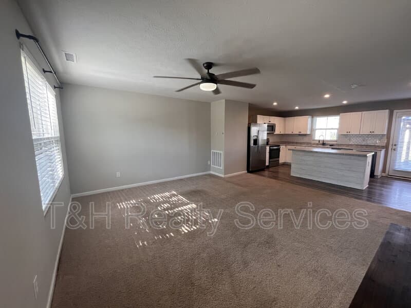 Ulen House: 854 McArthur Drive