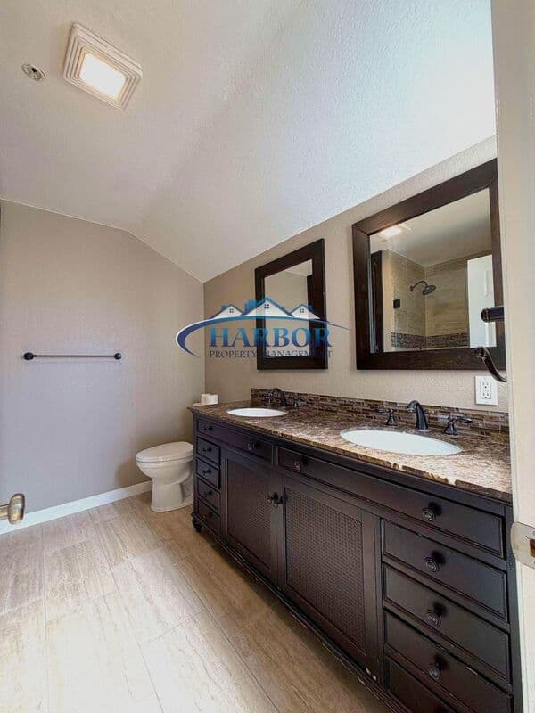 Long Beach Townhome: 533 Walnut Avenue