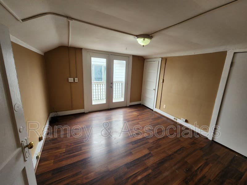 Louisville House: 3635 Taylor Blvd