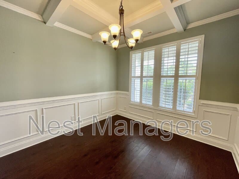 Hope Mills House: 5849 Crepe Myrtle Drive