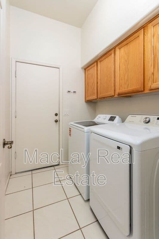 Chandler House: 3820 S Barberry Pl