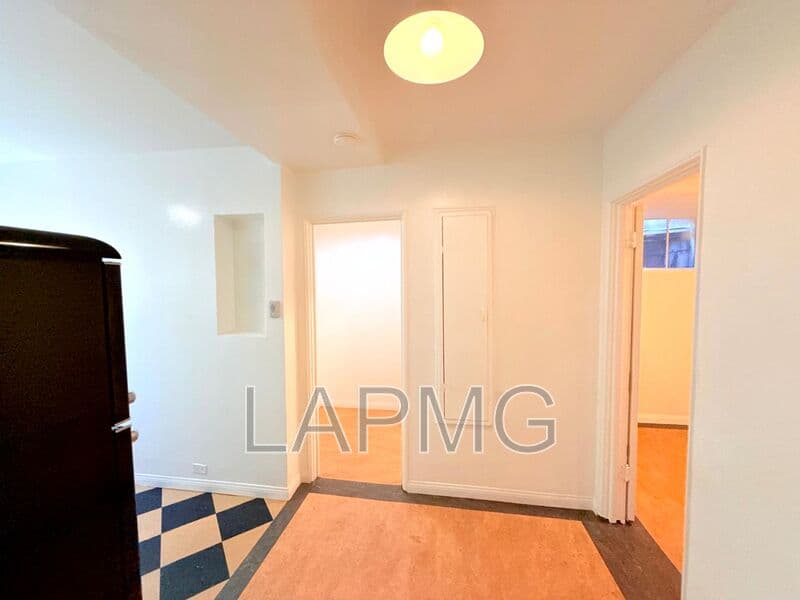 Los Angeles House: 3919 W. 8th Street