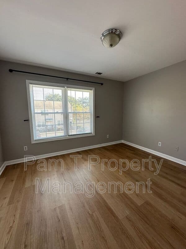 Savannah House: 1308 Dieter St