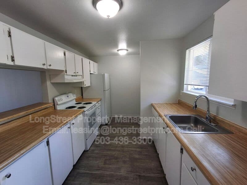 Tigard Condo: 11359 SW Greenburg Rd