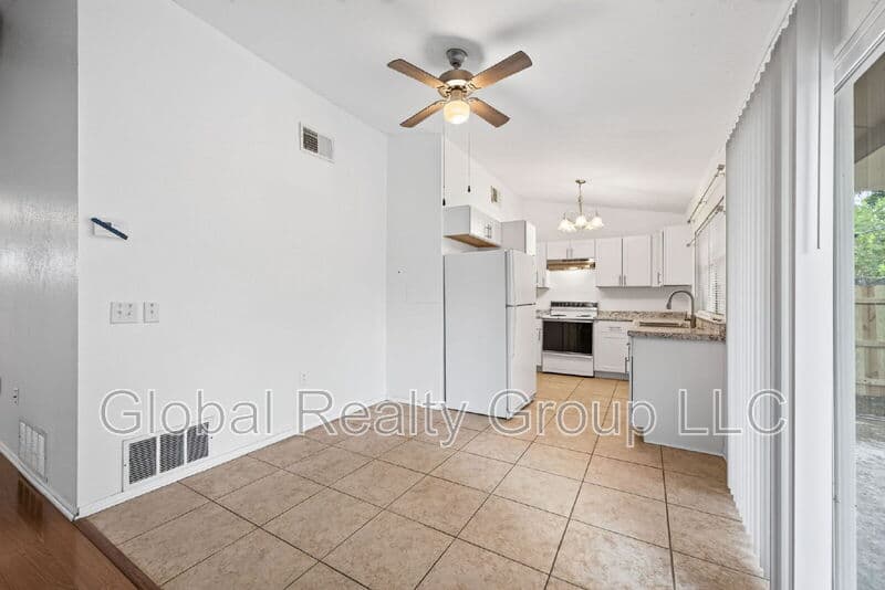 Live Oak House: 7713 Narrow Pass St