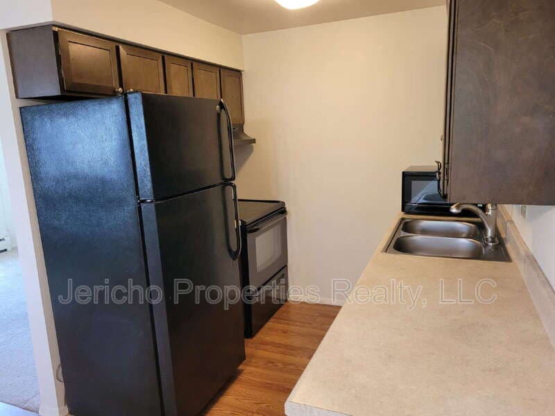 Lakewood Condo: 633 Oak Street