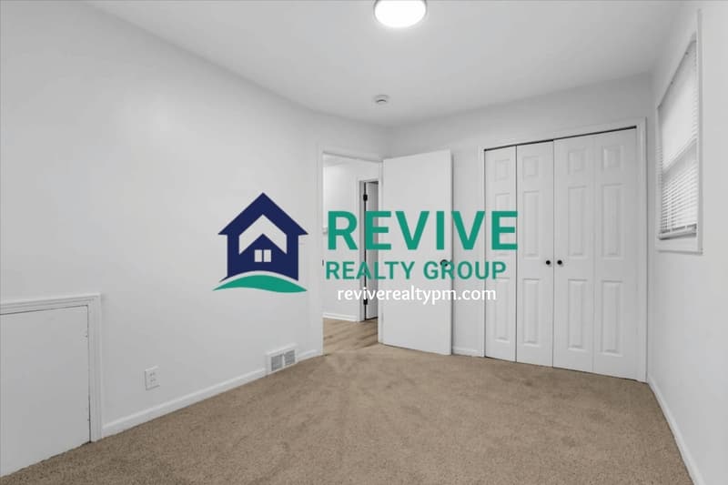 Roseville House: 28059 Floral Street