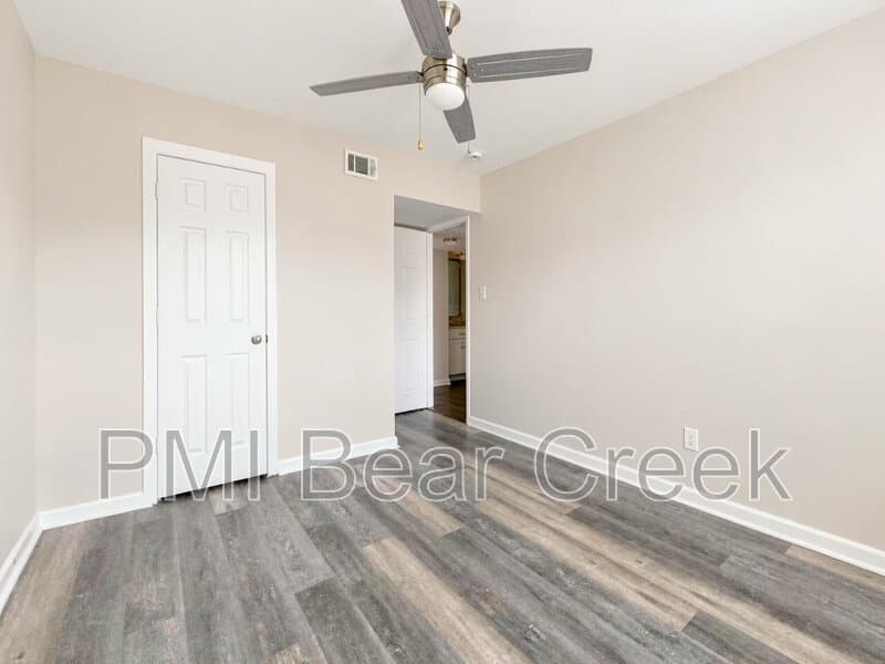 Houston Condo: 1824 Thonig Road