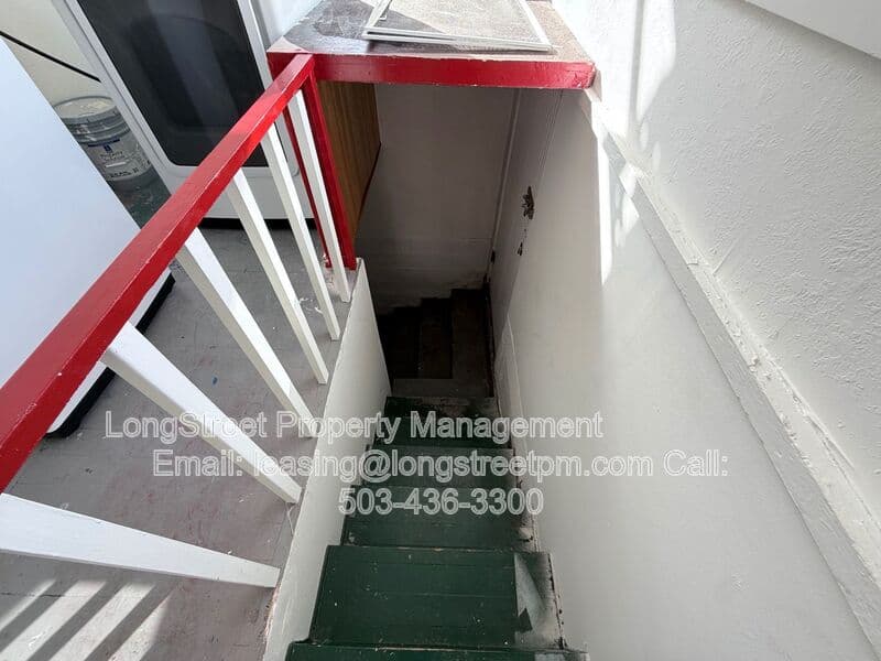 Keizer House: 431 Chemawa Rd N
