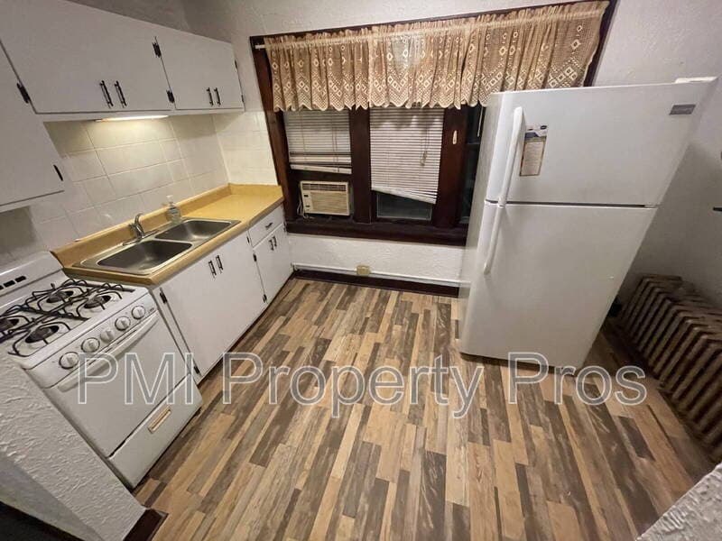 Cudahy Condo: 3432 E Cudahy Ave