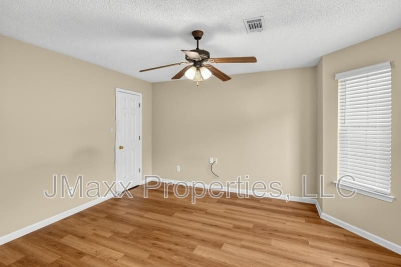 Lithonia House: 1560 Rogers Crossing Dr