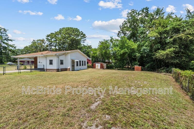 Augusta House: 1739 Cornell Drive
