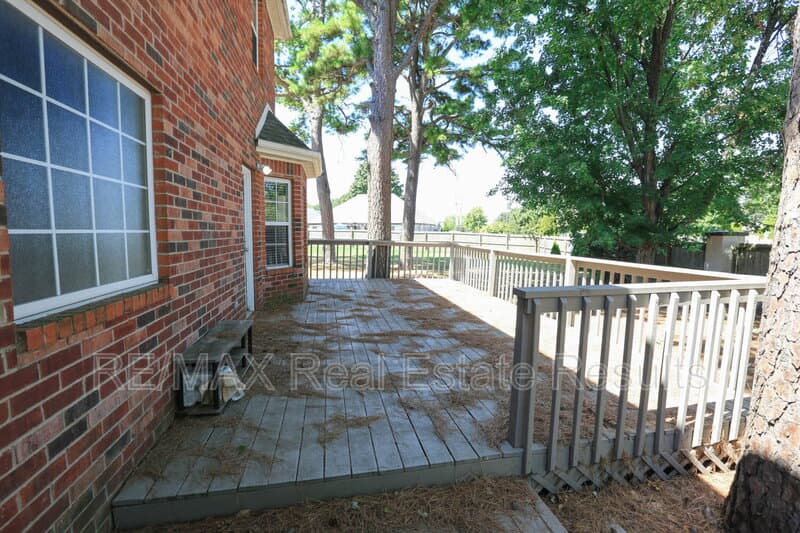 Rogers House: 5300 S 44th Pl