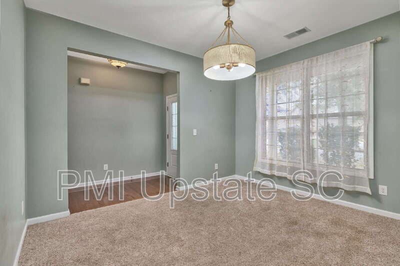 Simpsonville House: 218 Marefair Ln