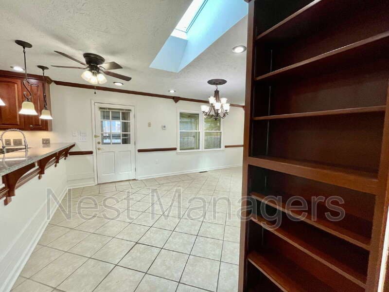 Fayetteville House: 5704 Kindley Dr