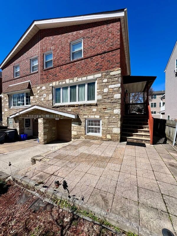 Philadelphia House: 2988 Welsh Rd