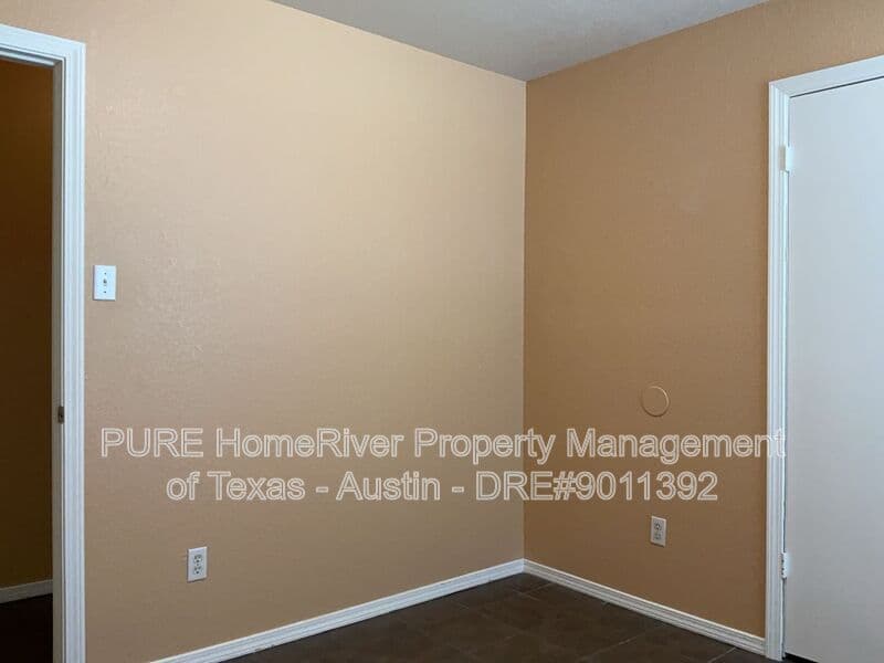 Round Rock Condo: 1001-A Christopher Ave