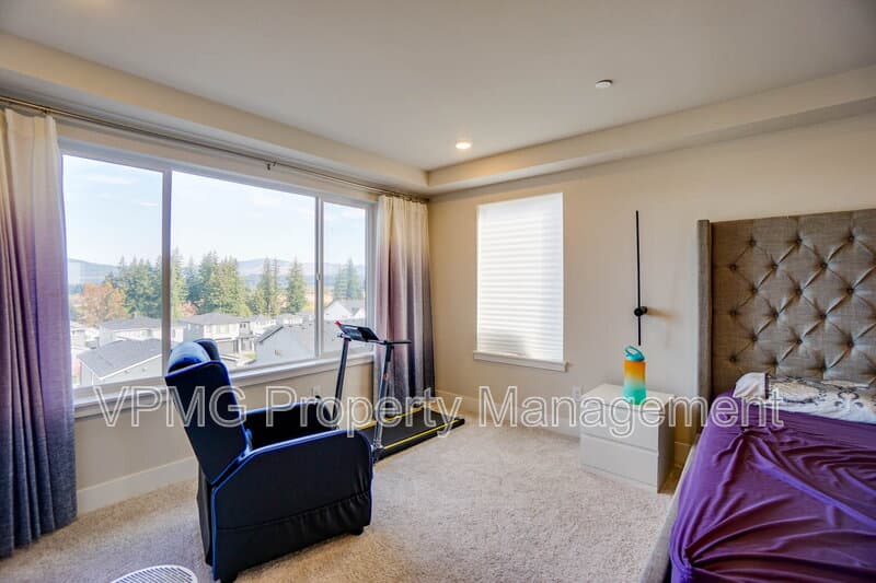 Washougal House: 359 W Koa St