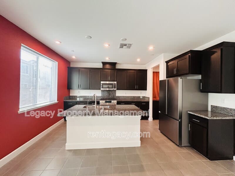 Vacaville House: 320 Fruitvale Rd