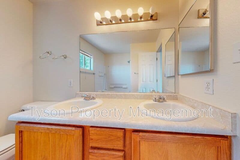 Albuquerque House: 3639 Big Cottonwood CT SW