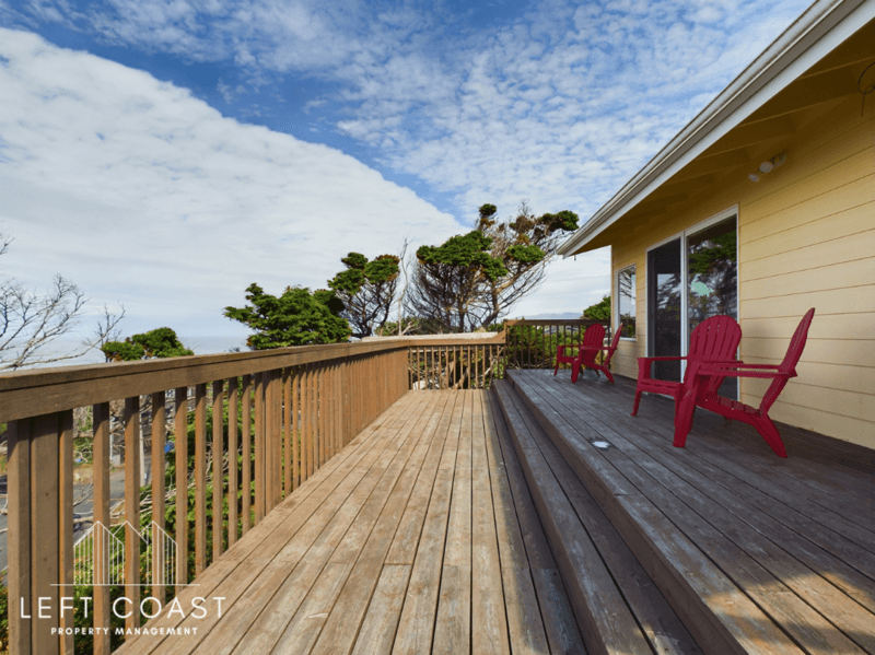 Lincoln City House: 1033 Northwest Inlet Avenue