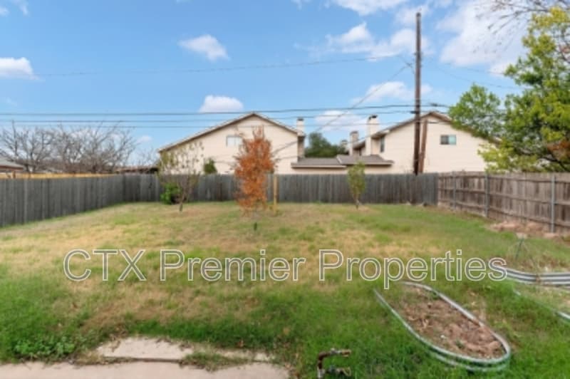 Austin House: 8408 Maine Drive