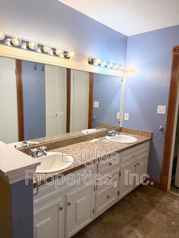 Dudley House: 1380 GENOA RD