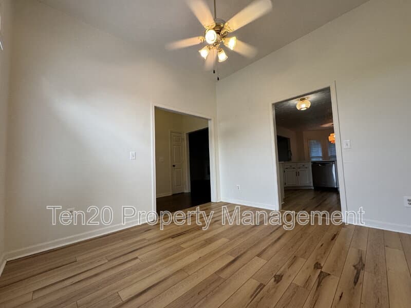 Columbus House: 6009 Creek Stone Court